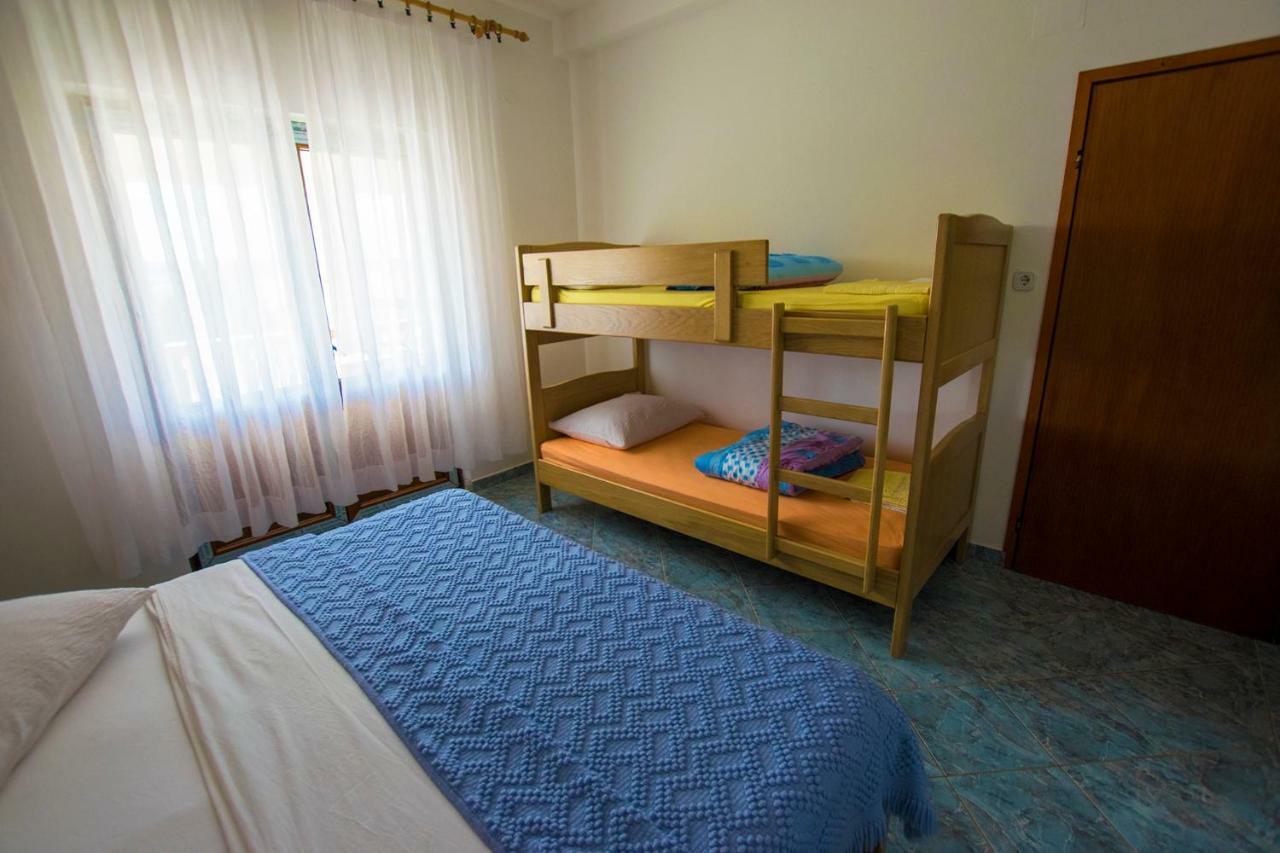 Apartmani Vesna Starigrad Paklenica Exterior photo
