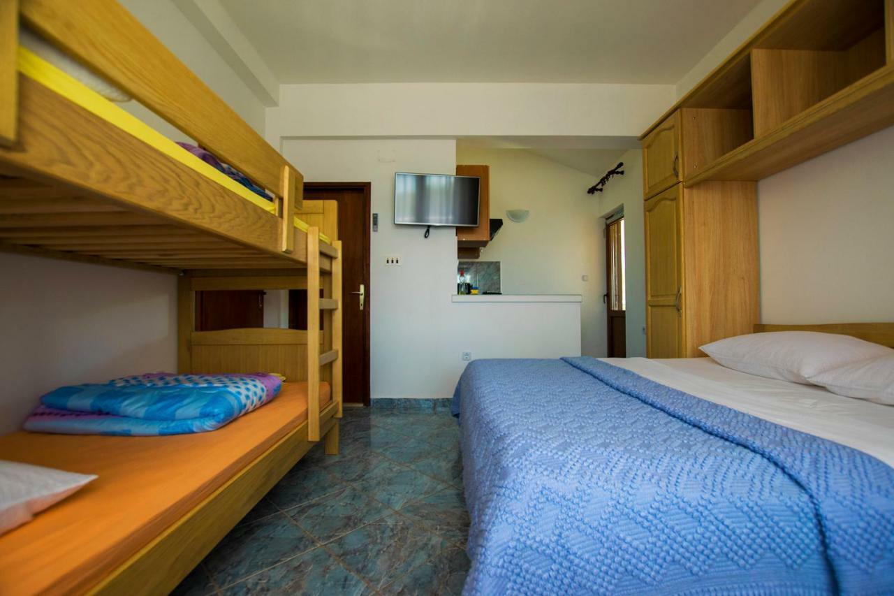 Apartmani Vesna Starigrad Paklenica Exterior photo